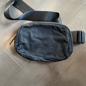 Lululemon Everywhere Belt Bag